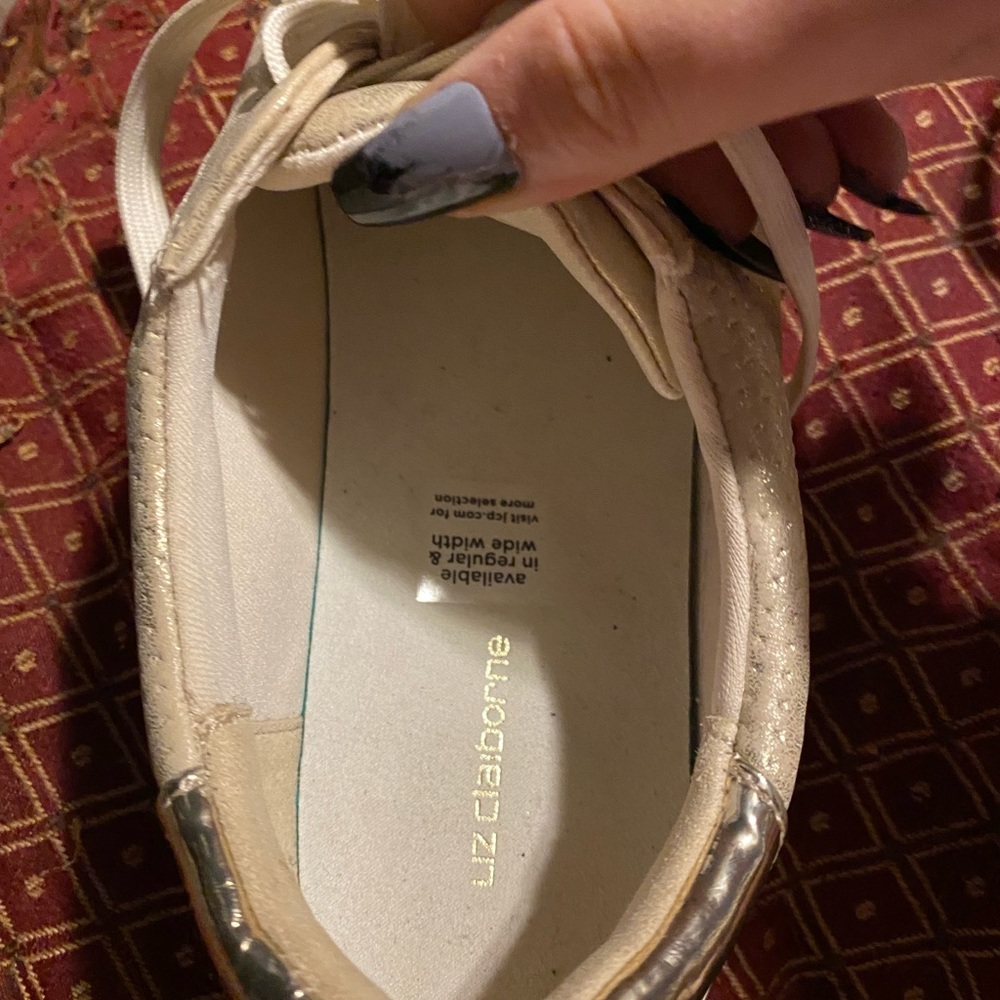 Shoes - Picture 4 of 6